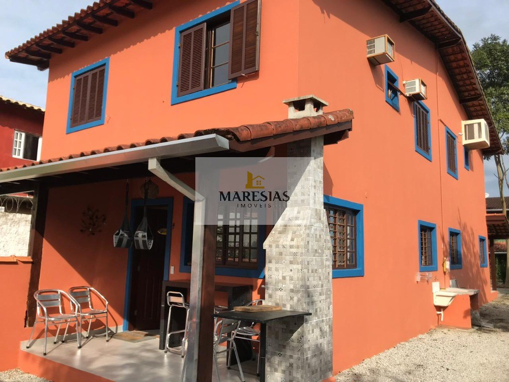 Sobrado em Condomínio com Piscina: Conforto e Segurança em um Ótimo Espaço!