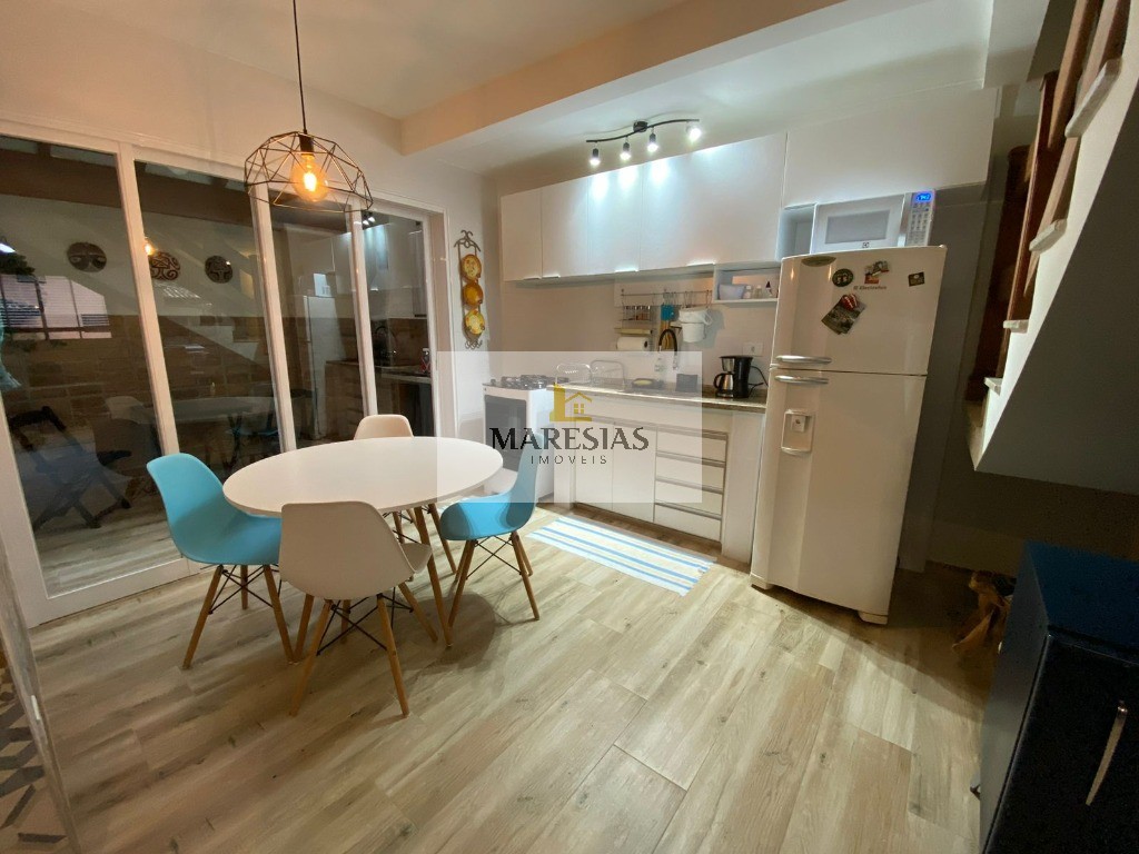 "Exclusividade em Duplex: Apartamento Decorado com Elegância, Mobiliado com Qualidade e Duas Suítes em Condomínio com Piscinas!"