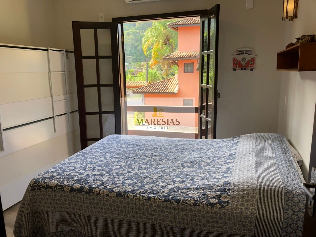 "Exclusividade em Duplex: Apartamento Decorado com Elegância, Mobiliado com Qualidade e Duas Suítes em Condomínio com Piscinas!"