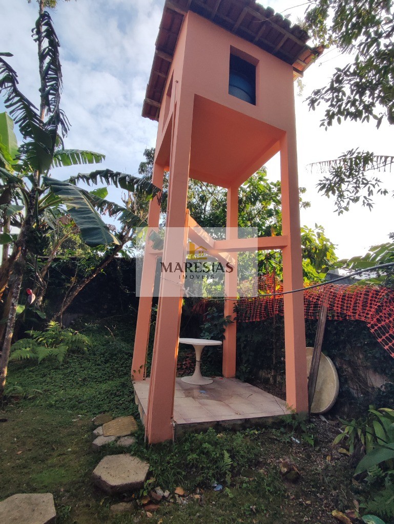 Dupla Oportunidade: Duas Casas Espaçosas em Amplo Terreno, Próximo à Praia e Rodeado pela Natureza em Boiçucanga!