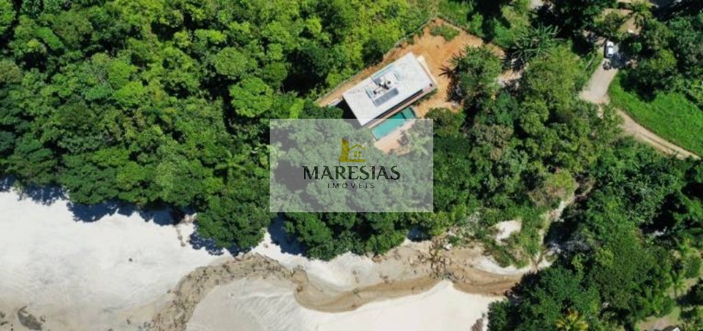 Elegância e Prazer em Maresias: Deslumbrante Sobrado Alto Padrão com Acesso Privilegiado à Praia