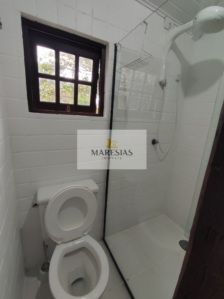 Refúgio Sereno: Casa Ampla com Churrasqueira, Piscina e Bela Vista para o Rio, Próxima à Praia!