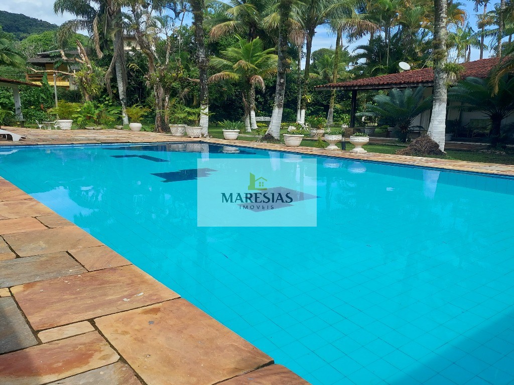 Casa com piscina a menos de 300 metros da praia Boiçucanga