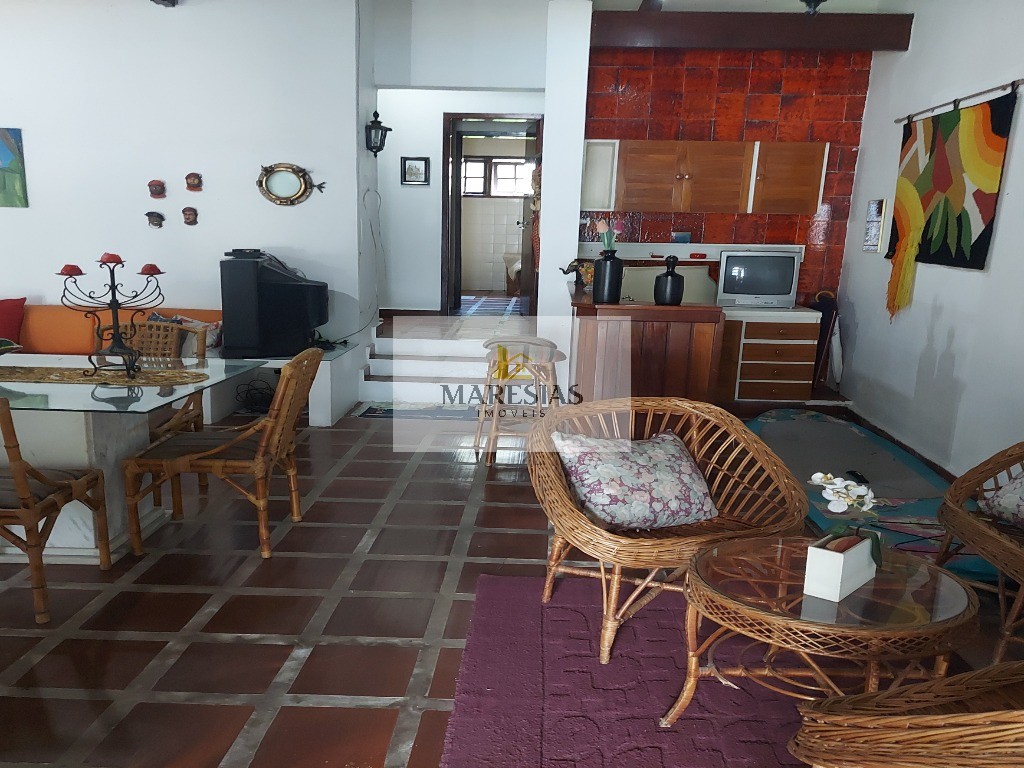 Casa com piscina a menos de 300 metros da praia Boiçucanga