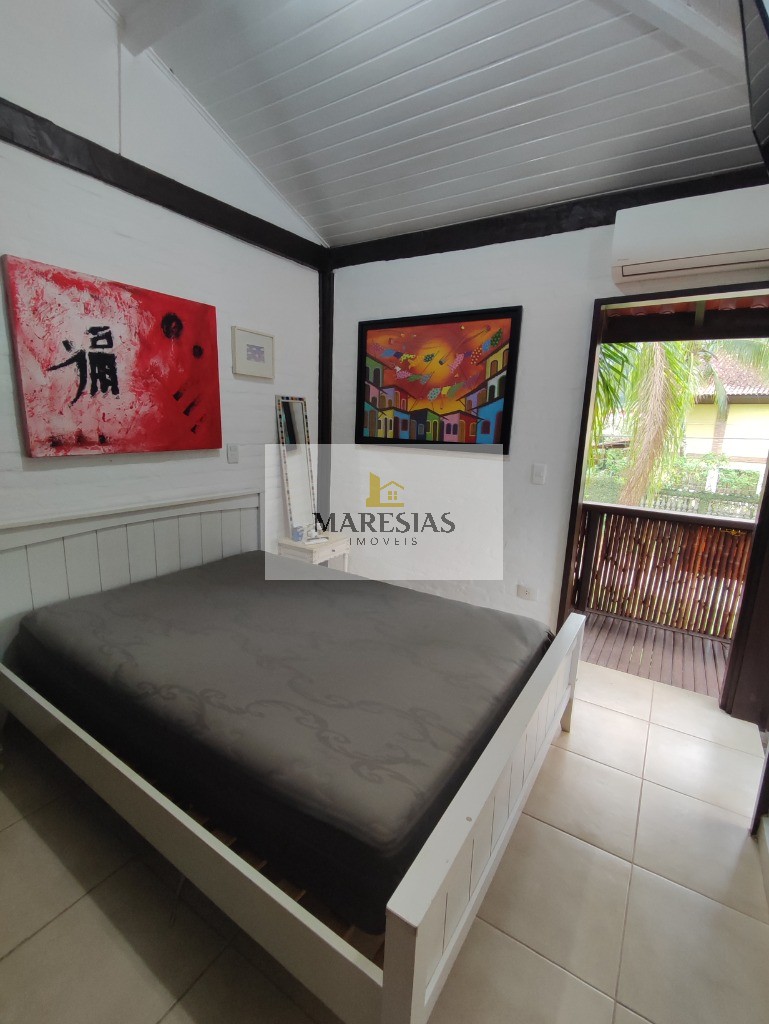 Refúgio Sereno: Casa Ampla com Churrasqueira, Piscina e Bela Vista para o Rio, Próxima à Praia!