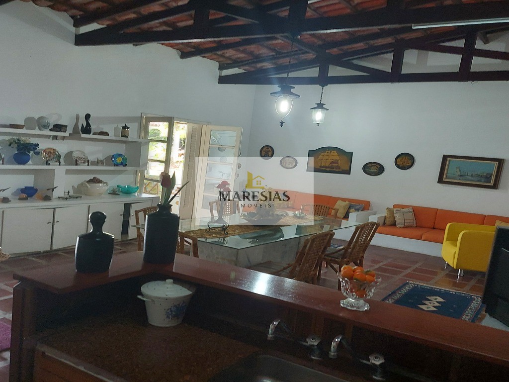 Casa com piscina a menos de 300 metros da praia Boiçucanga