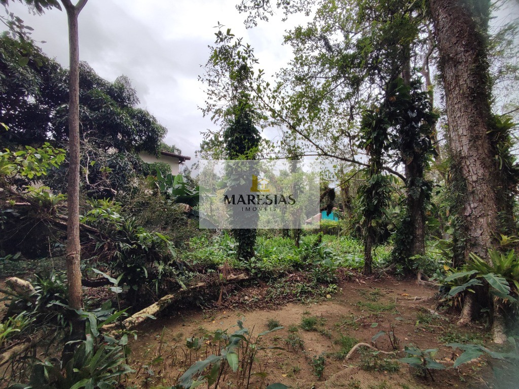 Terreno Exclusivo à Beira-Mar: 850m² de Natureza Preservada a 600m da Praia em Localização Premium!