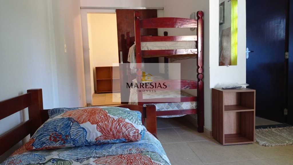 Oportunidade Única: Trio de Casas com Piscina em Localização Privilegiada e Fácil Acesso à Praia!