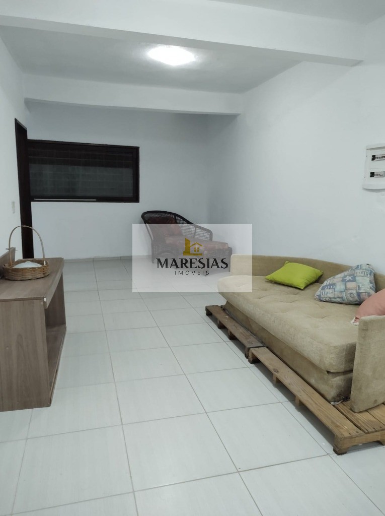 Oferta imperdível: casa com 3 suítes e quintal próximo à pra