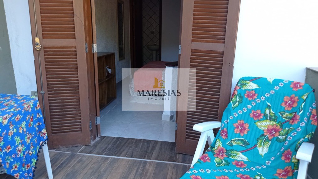 Oportunidade Única: Trio de Casas com Piscina em Localização Privilegiada e Fácil Acesso à Praia!