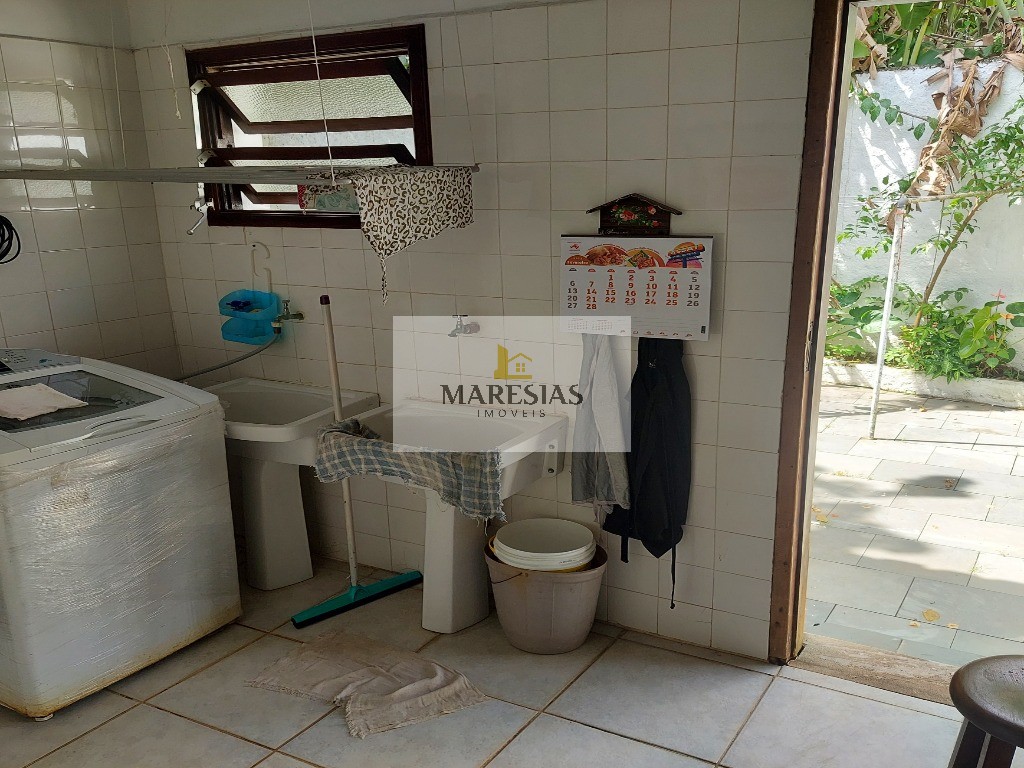 Casa com piscina a menos de 300 metros da praia Boiçucanga