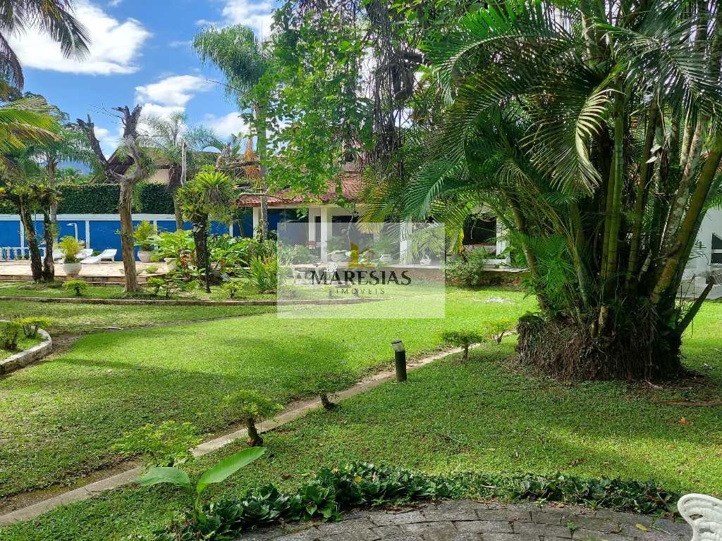 Casa com piscina a menos de 300 metros da praia Boiçucanga