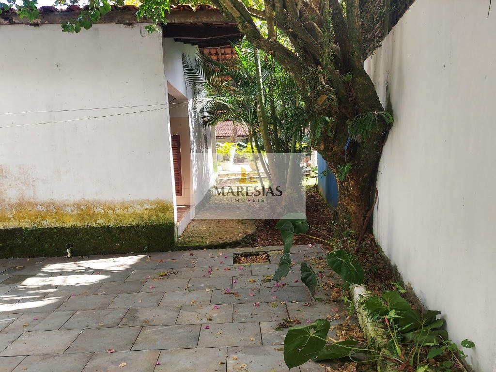 Casa com piscina a menos de 300 metros da praia Boiçucanga