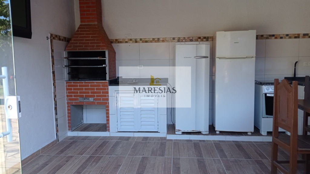 Oportunidade Única: Trio de Casas com Piscina em Localização Privilegiada e Fácil Acesso à Praia!