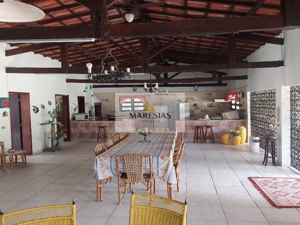 Casa com piscina a menos de 300 metros da praia Boiçucanga