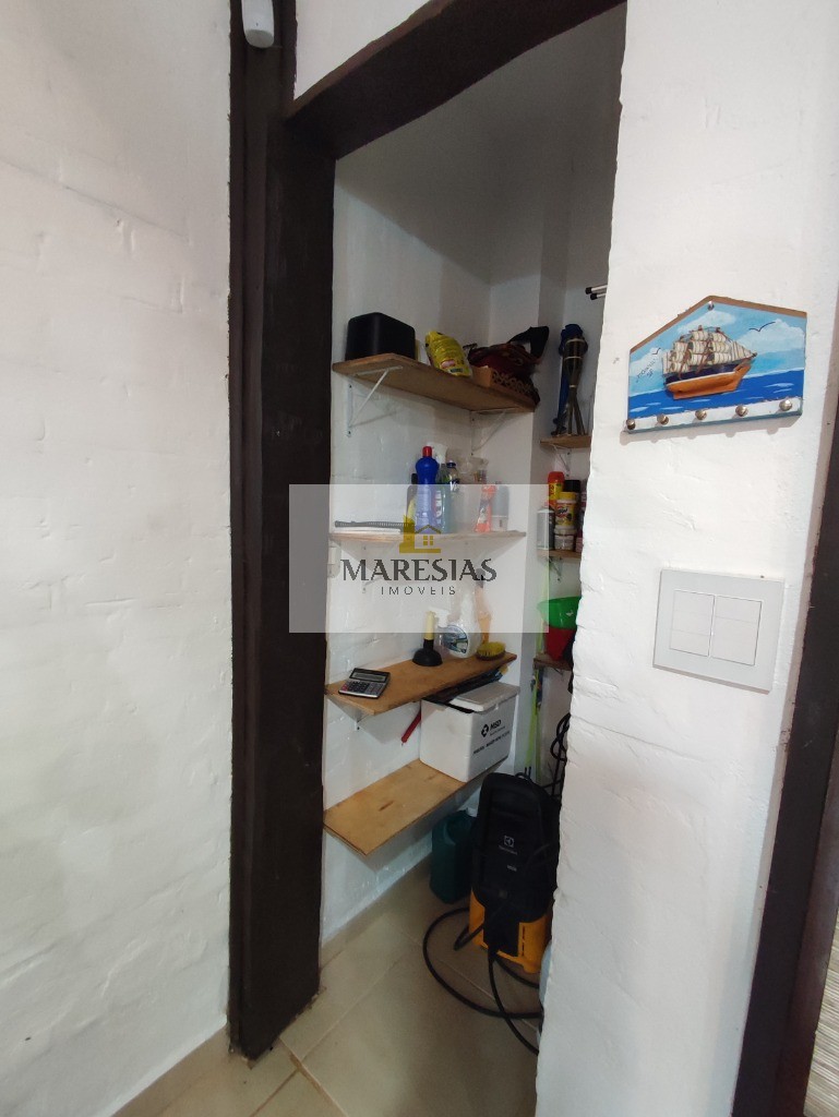 Refúgio Sereno: Casa Ampla com Churrasqueira, Piscina e Bela Vista para o Rio, Próxima à Praia!