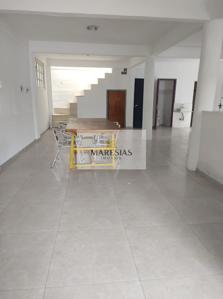 Oferta imperdível: casa com 3 suítes e quintal próximo à pra