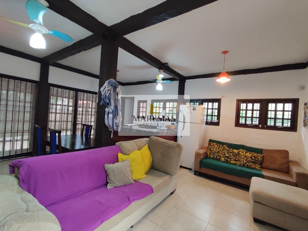 Refúgio Sereno: Casa Ampla com Churrasqueira, Piscina e Bela Vista para o Rio, Próxima à Praia!