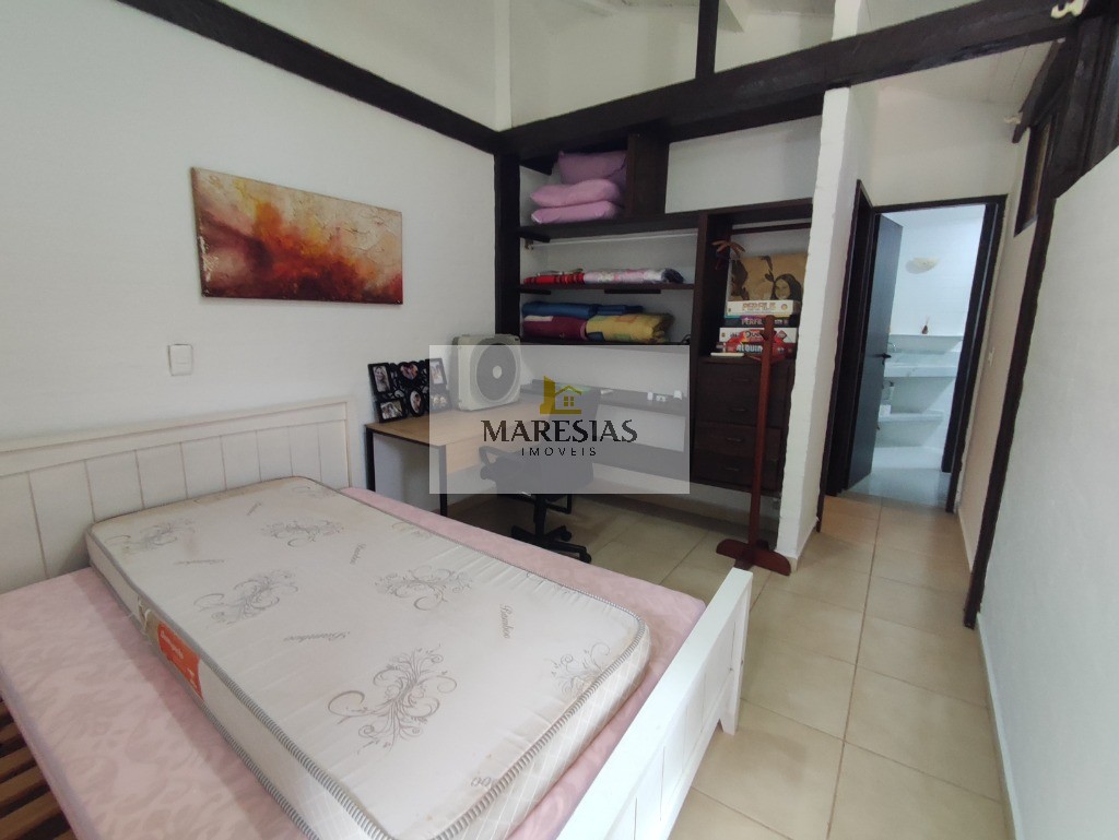 Refúgio Sereno: Casa Ampla com Churrasqueira, Piscina e Bela Vista para o Rio, Próxima à Praia!