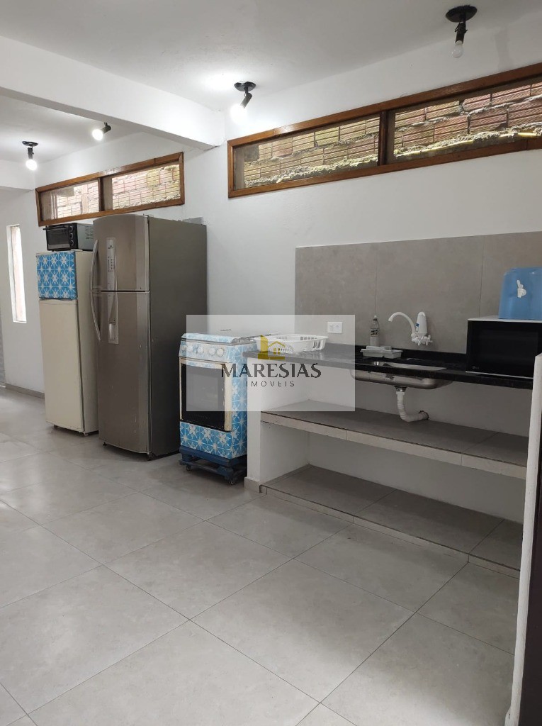 Oferta imperdível: casa com 3 suítes e quintal próximo à pra