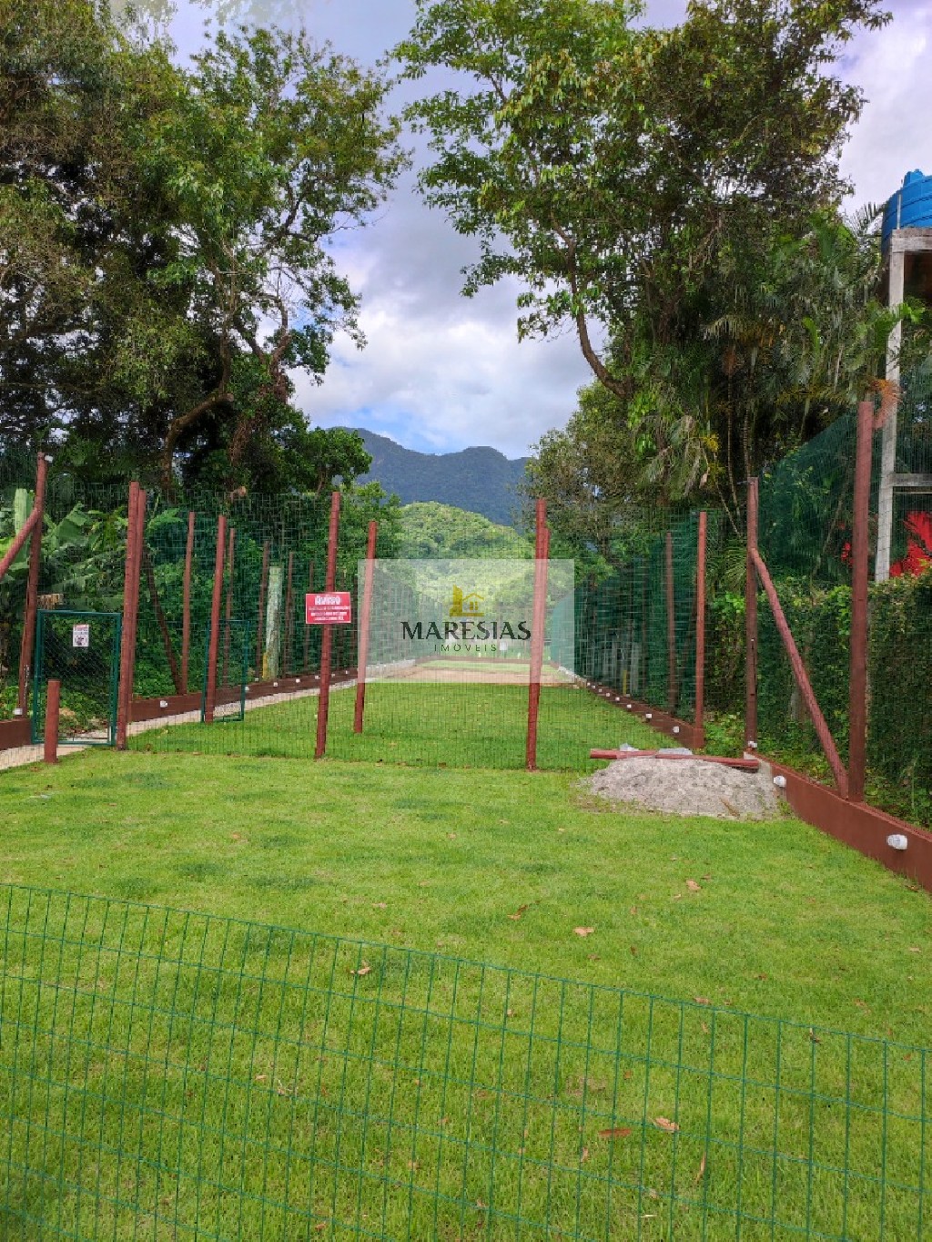 Lindo Sobrado há 200 metros da Praia e em um dos melhores condomínios de de Maresias - Oportunidade!