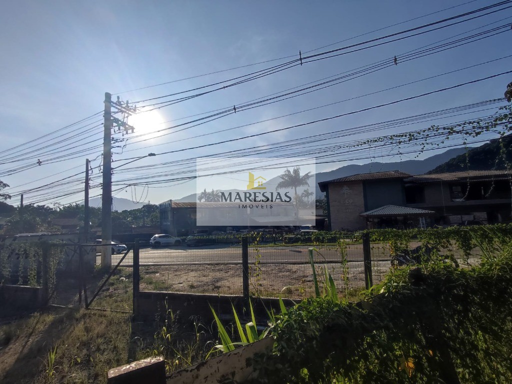"Maresias: Terreno Espetacular para Casa ou Comércio na Praia - Imperdível!"