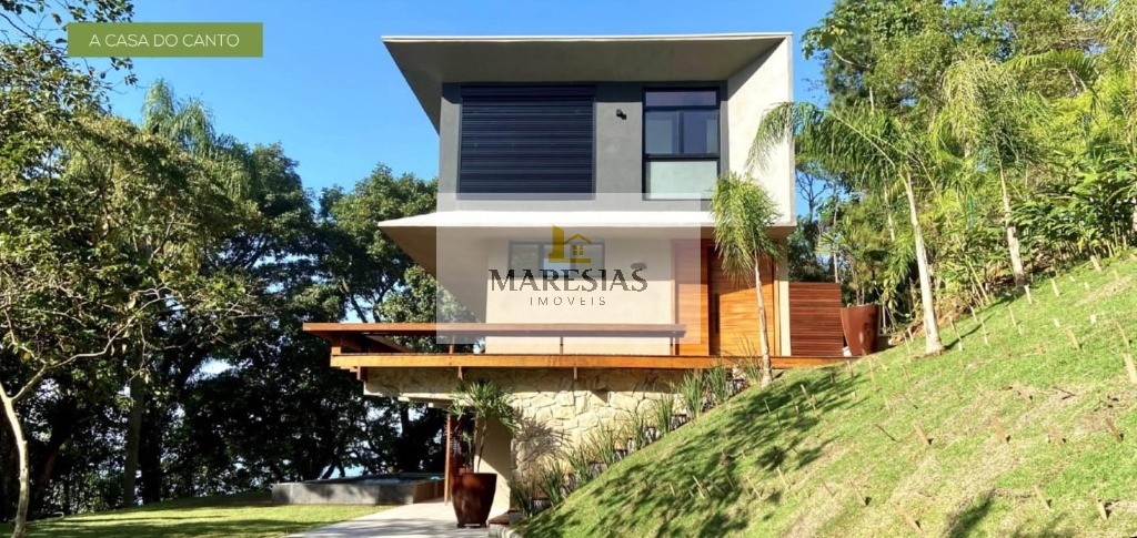 Elegância e Prazer em Maresias: Deslumbrante Sobrado Alto Padrão com Acesso Privilegiado à Praia
