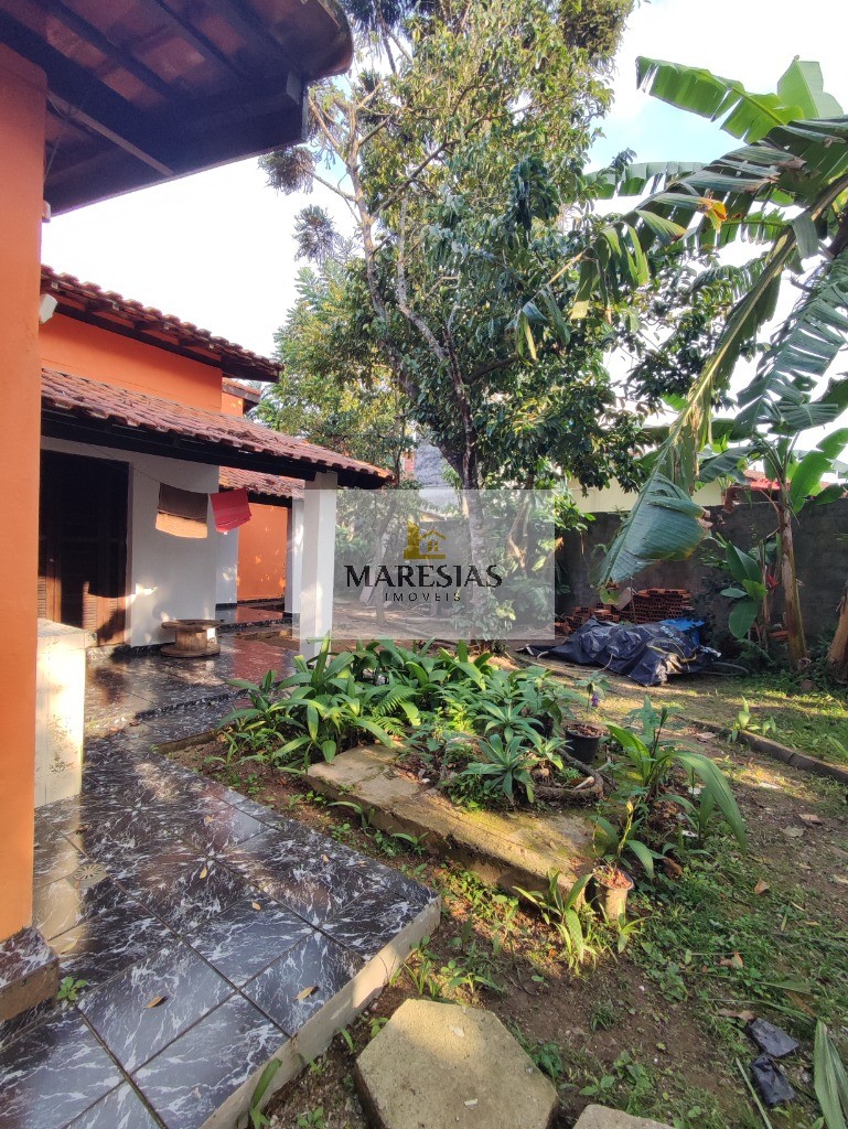 Dupla Oportunidade: Duas Casas Espaçosas em Amplo Terreno, Próximo à Praia e Rodeado pela Natureza em Boiçucanga!