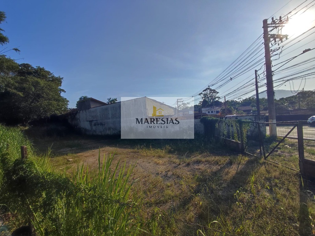 "Maresias: Terreno Espetacular para Casa ou Comércio na Praia - Imperdível!"
