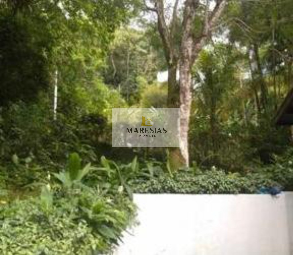 Sobrado Espaçoso em Meio à Natureza: Sua Oportunidade Única na Praia de Maresias!