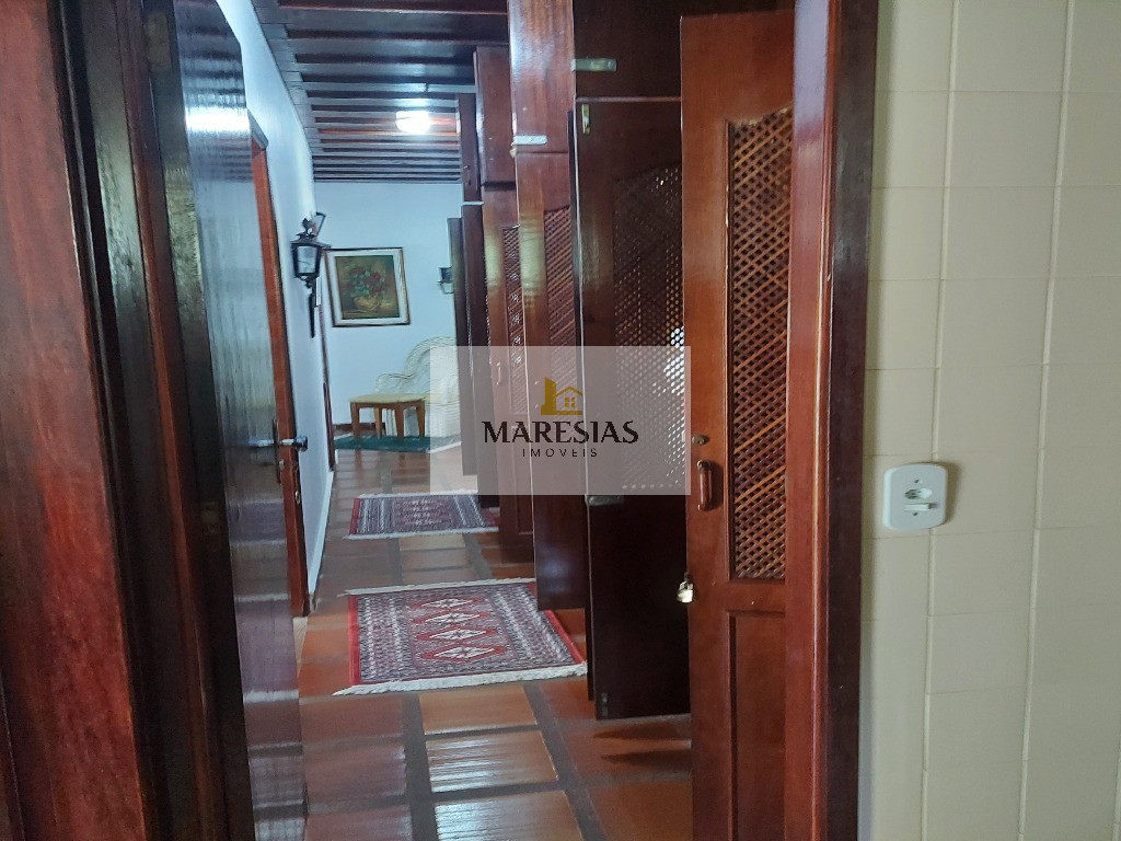Casa com piscina a menos de 300 metros da praia Boiçucanga