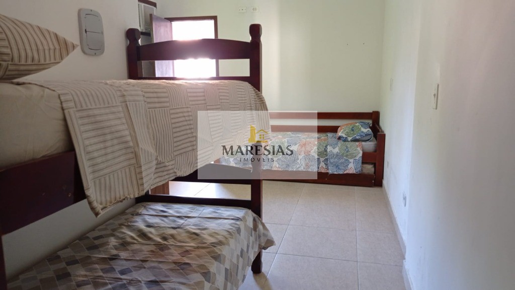 Oportunidade Única: Trio de Casas com Piscina em Localização Privilegiada e Fácil Acesso à Praia!