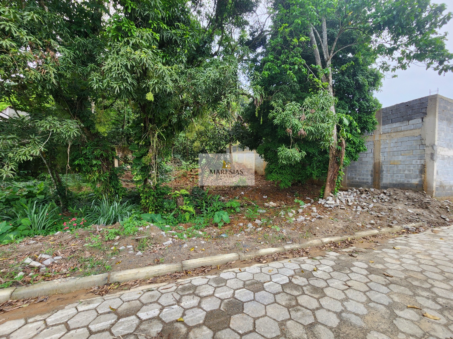 Terreno em Maresias a poucos metros da praia, excelente para investimento