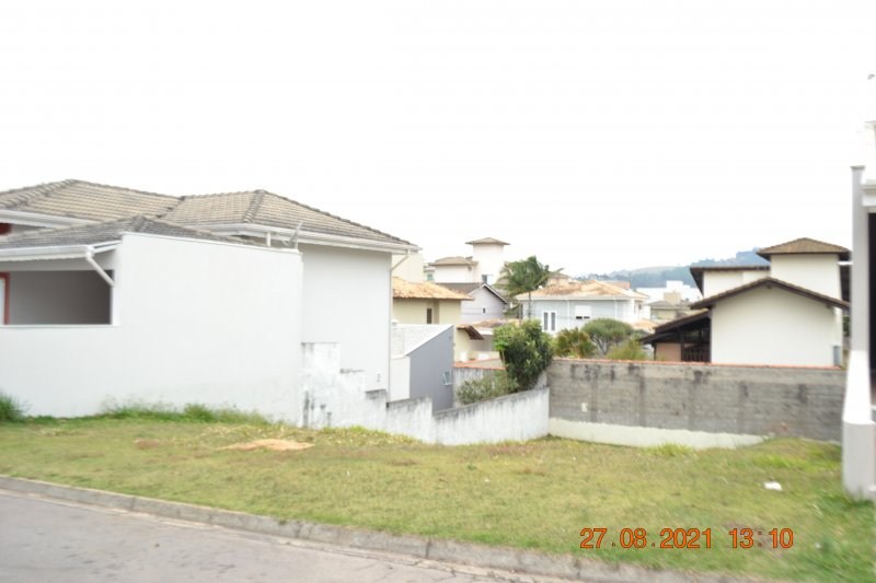 Terreno em Condomínio à Venda no Residencial Itatiba Country Club com 300 m²