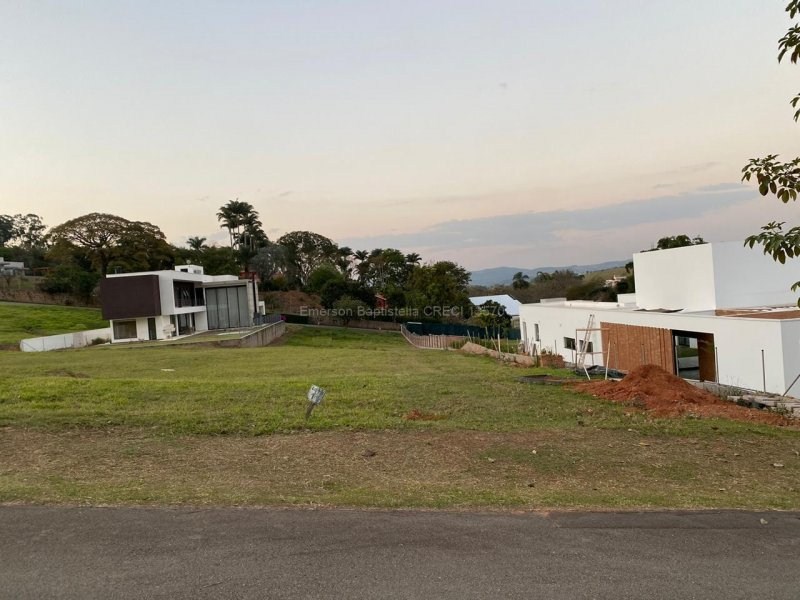Lote de Alto Padrão Village das Palmeiras