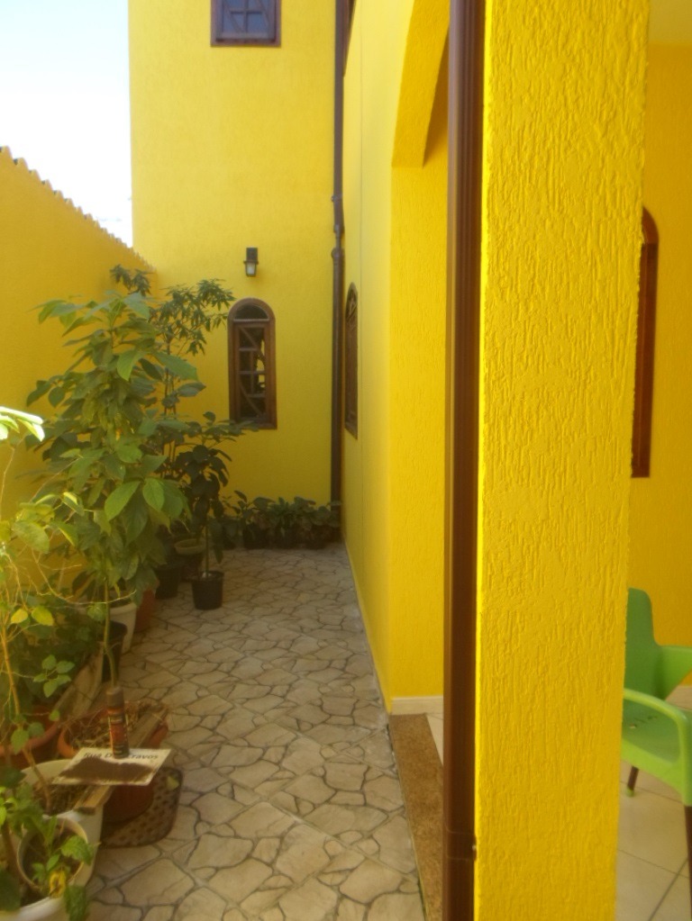 Financia !!! casa colonial extremamente perto do west shopping, comércio e condução fartos (3 quartos, 2 suítes , 2 vagas, terraço colonial) !!!