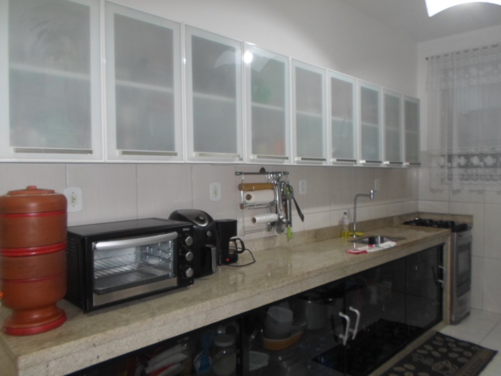 Financia !!! casa colonial extremamente perto do west shopping, comércio e condução fartos (3 quartos, 2 suítes , 2 vagas, terraço colonial) !!!