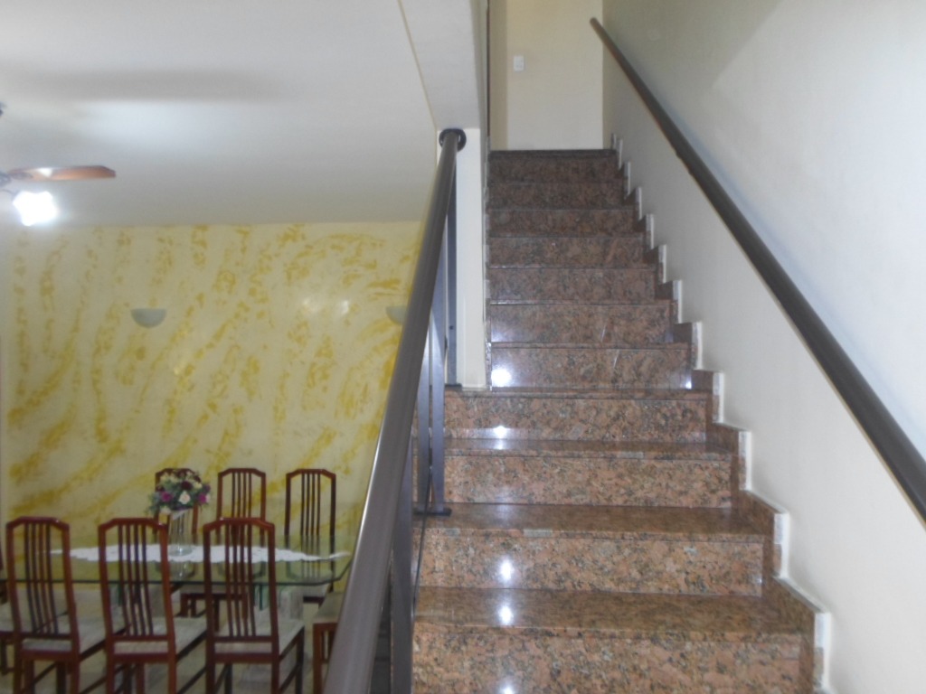 Financia !!! casa colonial extremamente perto do west shopping, comércio e condução fartos (3 quartos, 2 suítes , 2 vagas, terraço colonial) !!!