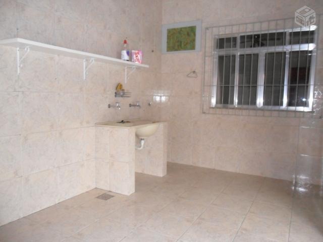 Fantástica casa com 4 quartos (!!!) totalmente linear e independente, com suíte e churrasqueira, localizada num dos melhores bairros da região !!