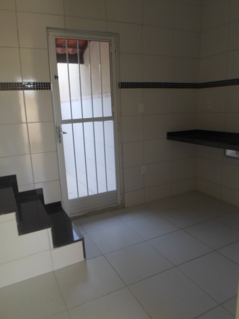 [ac. Financiamento] casa de fino acabamento e 1º locação em bairro com ótimas casas e com comércio e condução perto !!!