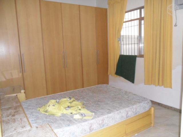 Fantástica casa com 4 quartos (!!!) totalmente linear e independente, com suíte e churrasqueira, localizada num dos melhores bairros da região !!