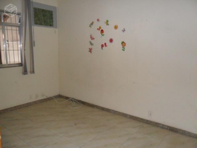 Fantástica casa com 4 quartos (!!!) totalmente linear e independente, com suíte e churrasqueira, localizada num dos melhores bairros da região !!
