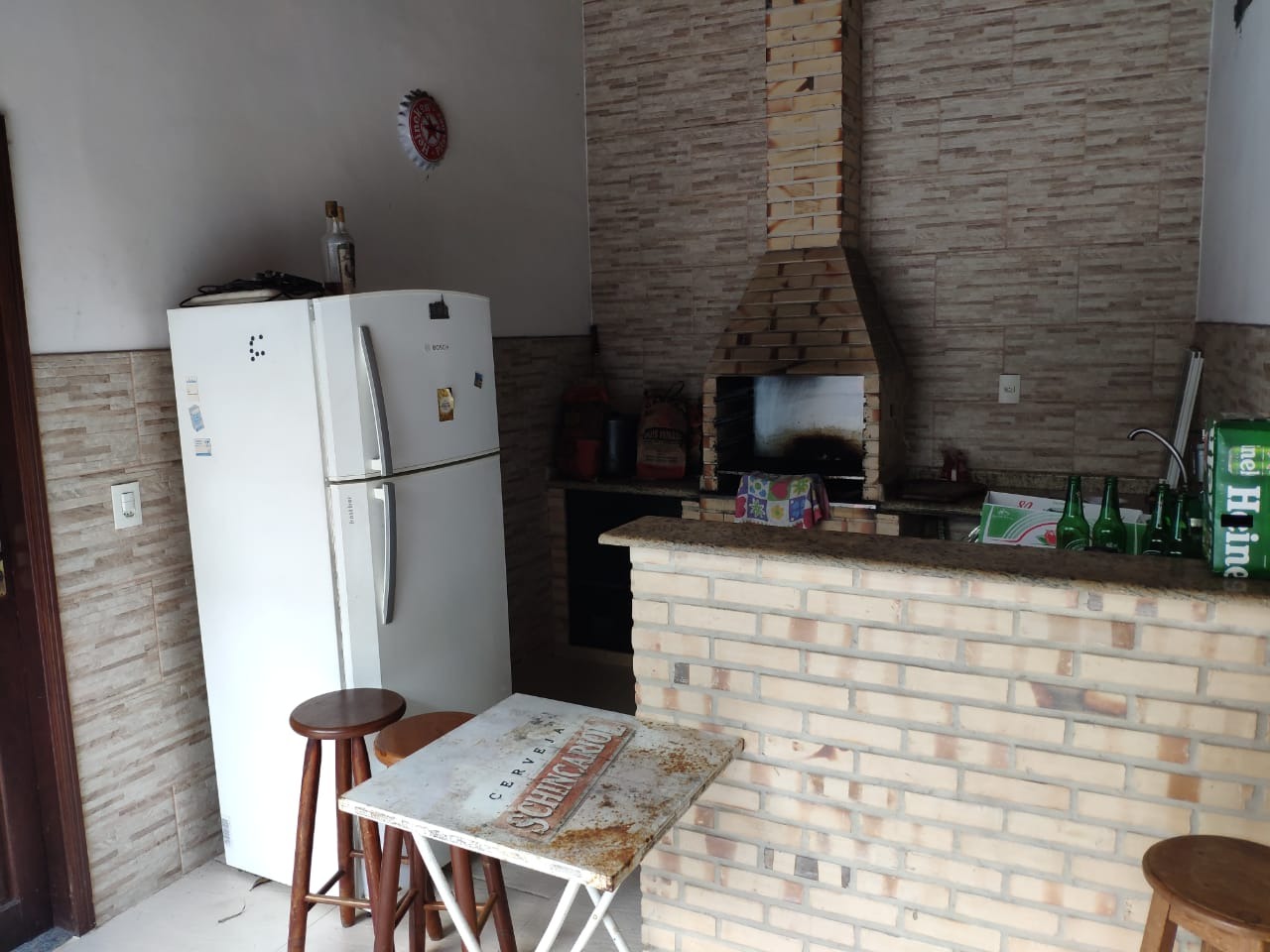 Fantástica casa com 4 quartos (!!!) totalmente linear e independente, com suíte e churrasqueira, localizada num dos melhores bairros da região !!