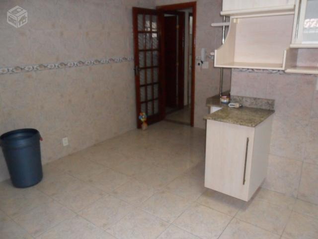 Fantástica casa com 4 quartos (!!!) totalmente linear e independente, com suíte e churrasqueira, localizada num dos melhores bairros da região !!