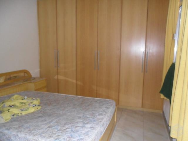 Fantástica casa com 4 quartos (!!!) totalmente linear e independente, com suíte e churrasqueira, localizada num dos melhores bairros da região !!