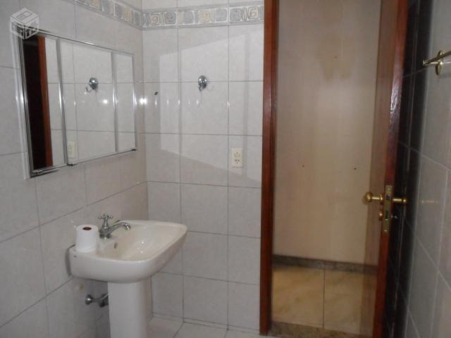 Fantástica casa com 4 quartos (!!!) totalmente linear e independente, com suíte e churrasqueira, localizada num dos melhores bairros da região !!