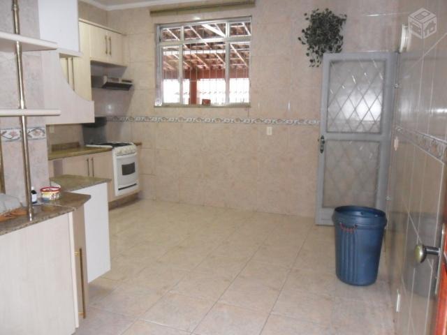 Fantástica casa com 4 quartos (!!!) totalmente linear e independente, com suíte e churrasqueira, localizada num dos melhores bairros da região !!