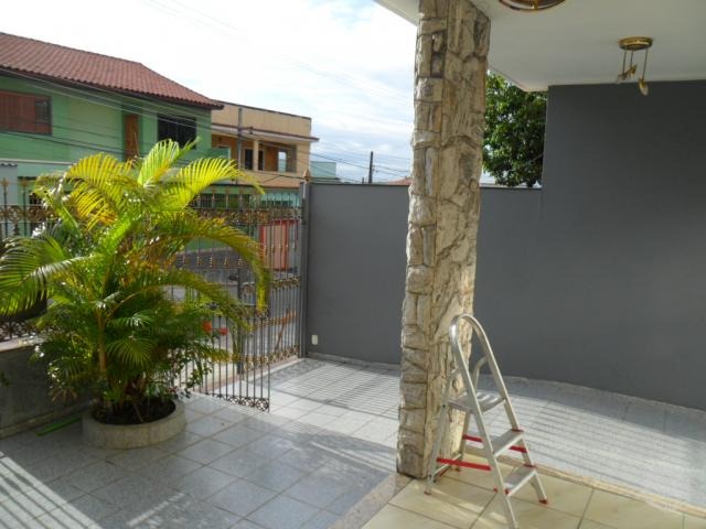 Fantástica casa com 4 quartos (!!!) totalmente linear e independente, com suíte e churrasqueira, localizada num dos melhores bairros da região !!
