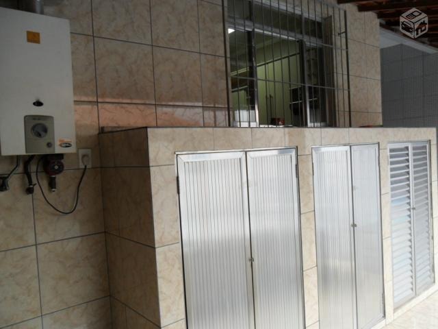 Fantástica casa com 4 quartos (!!!) totalmente linear e independente, com suíte e churrasqueira, localizada num dos melhores bairros da região !!