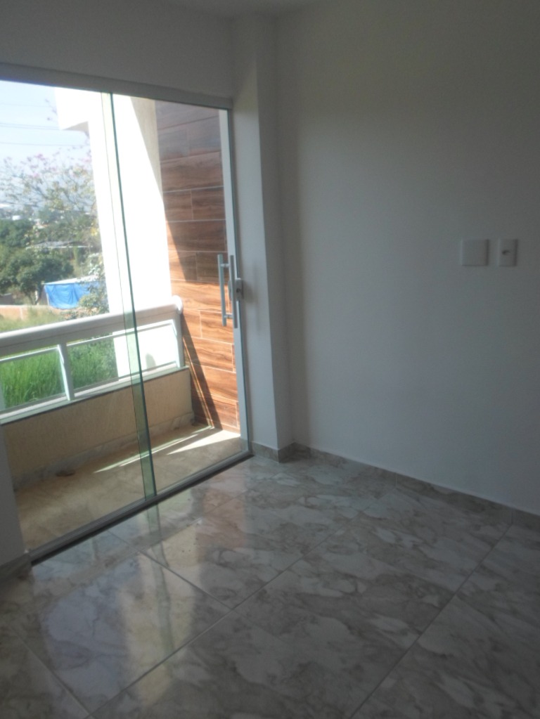 [ac. Financiamento] casa de fino acabamento e 1º locação em bairro com ótimas casas e com comércio e condução perto !!!